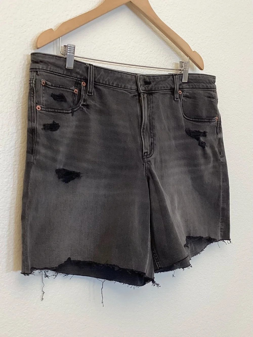 American Eagle 16 NWT Baggy Denim 8” Jort Women’s Faded Black Stretch 2025